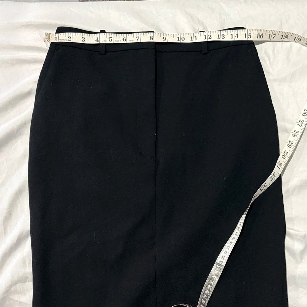 White House Black Market Elegant Black Pencil Skirt size 6